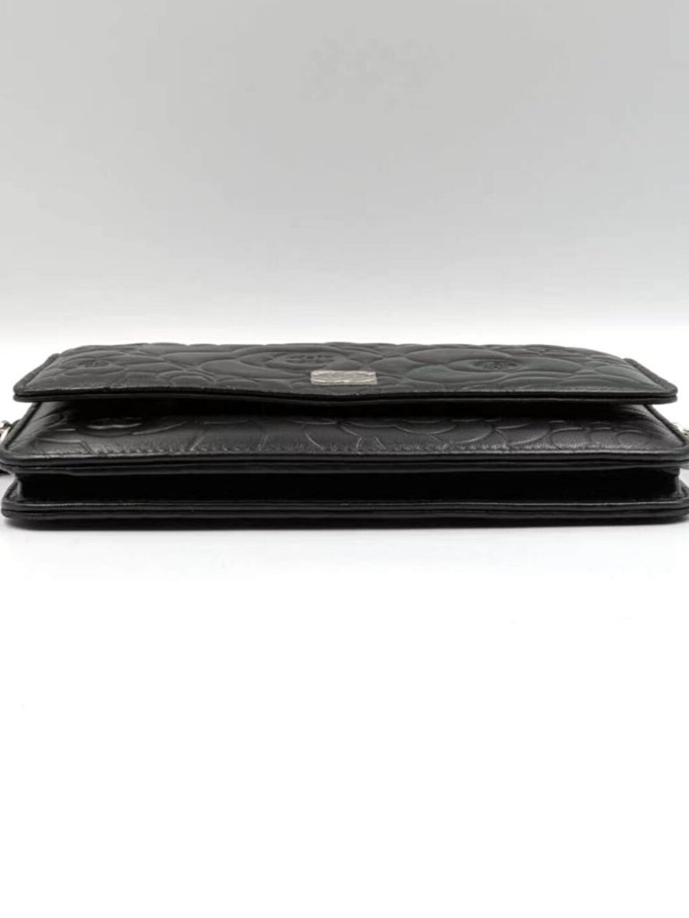 Pre-owned Chanel Camellia Embossed Lambskin Wallet On Chain Black - Picture 5 of 13